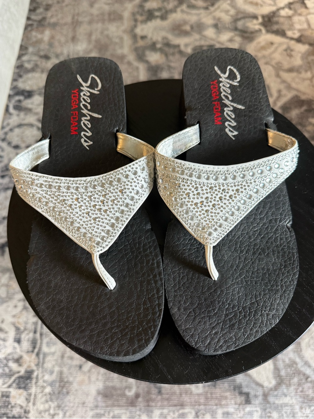 Skechers Women's Silver Vinyasa Jeweled Yoga Foam Sandals SZ 10